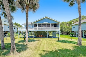 Exterior - Dreamy Coastal Oasis W/ Large Deck, Fast WiFi, Beach Access Nearby & Central AC (Edisto Beach)