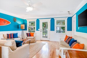 TV, offices - Dreamy Coastal Oasis W/ Large Deck, Fast WiFi, Beach Access Nearby & Central AC (Edisto Beach)