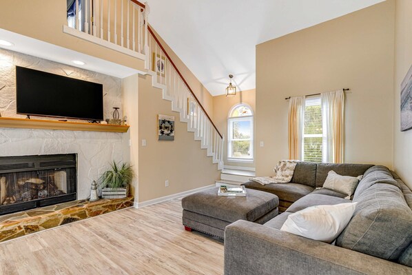 TV, offices - Dog-friendly home near the ocean with screened porch, central AC, & washer/dryer (Edisto Beach)