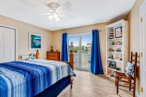 Desk, iron/ironing board, travel cot, WiFi - Dog-friendly home near the ocean with screened porch, central AC, & washer/dryer (Edisto Beach)
