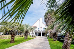 Exterior - Newly Renovated, Dog-Friendly Home w/ Ocean View, Decks, WiFi - Walk to Beach (Edisto Beach)