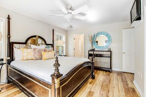 Iron/ironing board, WiFi, bed sheets - Bay view home three blocks to the beach with WiFi, central AC, and private w/d (Edisto Beach)