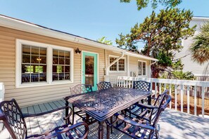 Outdoor dining - Ocean-view dog-friendly home across street from beach with private pool, W/D, AC (Edisto Beach)