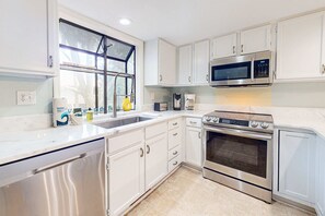 Fridge, microwave, oven, stovetop - Golf course-front condo with screened sunroom & minutes from beach (Edisto Beach)