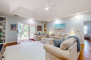 TV, DVD player, offices - Natural Wonder (Edisto Beach)