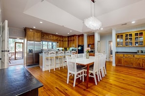 Dining - Natural Wonder (Edisto Beach)
