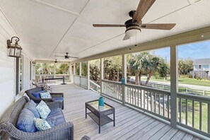 Terrace/patio - Dog-friendly beachside home with abundant outdoor space - walk 1-min to beach (Edisto Beach)