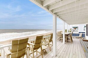Outdoor dining - Dune Dancer | House in Edisto Beach with direct beach access (Edisto Beach)