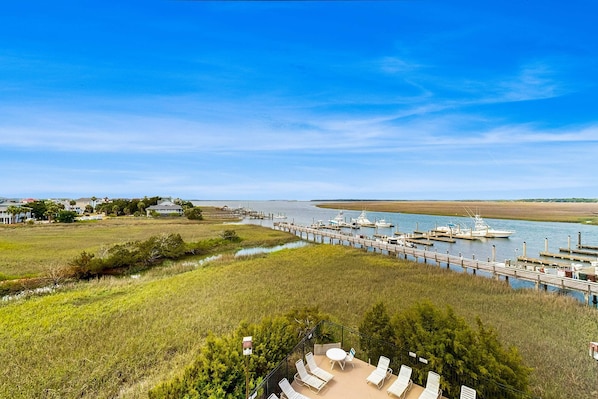 Terrace/patio - Spacious Third-Floor Condo w/Free WiFi, Shared Outdoor Pool, Private W/D (Edisto Beach)