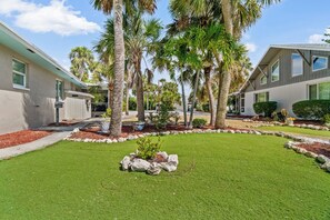 Property grounds - 2 bedroom, 2 bath cottage at Sanibel Shores PET FRIENDLY (Sanibel)