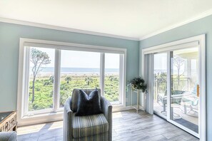 TV, DVD player, offices - Updated beach gem with ocean views, pool, hot tub, & tennis - snowbird-friendly (Hilton Head)
