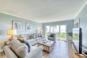 TV, DVD player, offices - Updated beach gem with ocean views, pool, hot tub, & tennis - snowbird-friendly (Hilton Head)