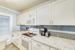 Fridge, microwave, oven, stovetop - Updated beach gem with ocean views, pool, hot tub, & tennis - snowbird-friendly (Hilton Head)