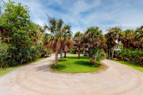 Recently Updated Home w/Free WiFi, Screened Porch, & A/C