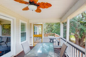 Outdoor dining - Recently Updated Home w/Free WiFi, Screened Porch, & A/C (Edisto Beach)
