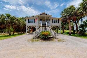 Exterior - Recently Updated Home w/Free WiFi, Screened Porch, & A/C (Edisto Beach)