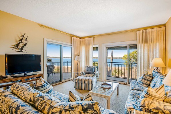 TV, DVD player, offices - Beachfront condo with large furnished balcony, pool & beautiful views (Hilton Head)