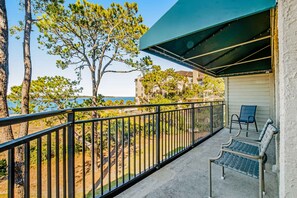 Property grounds - Beachfront condo with large furnished balcony, pool & beautiful views (Hilton Head)