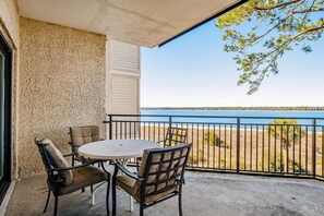Outdoor dining - Beachfront condo with large furnished balcony, pool & beautiful views (Hilton Head)