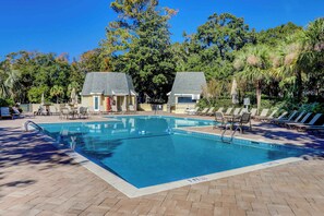 Pool - Incredible villa with pool and tennis access, central AC, and on-site golf (Hilton Head)