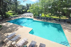 Pool - Spacious condo w/ shared pool and golf on-site Near the ocean (Hilton Head)