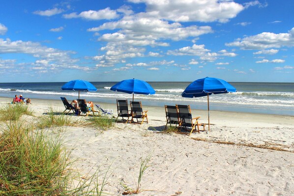 Beach nearby - Spacious condo w/ shared pool and golf on-site Near the ocean (Hilton Head)