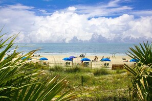 Beach nearby - Spacious condo w/ shared pool and golf on-site Near the ocean (Hilton Head)