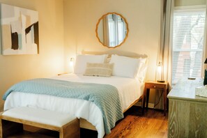 3 bedrooms, iron/ironing board, travel cot, free WiFi - Dallas Retreat Near White Rock|3BR| Nell Haven Homes (Dallas)