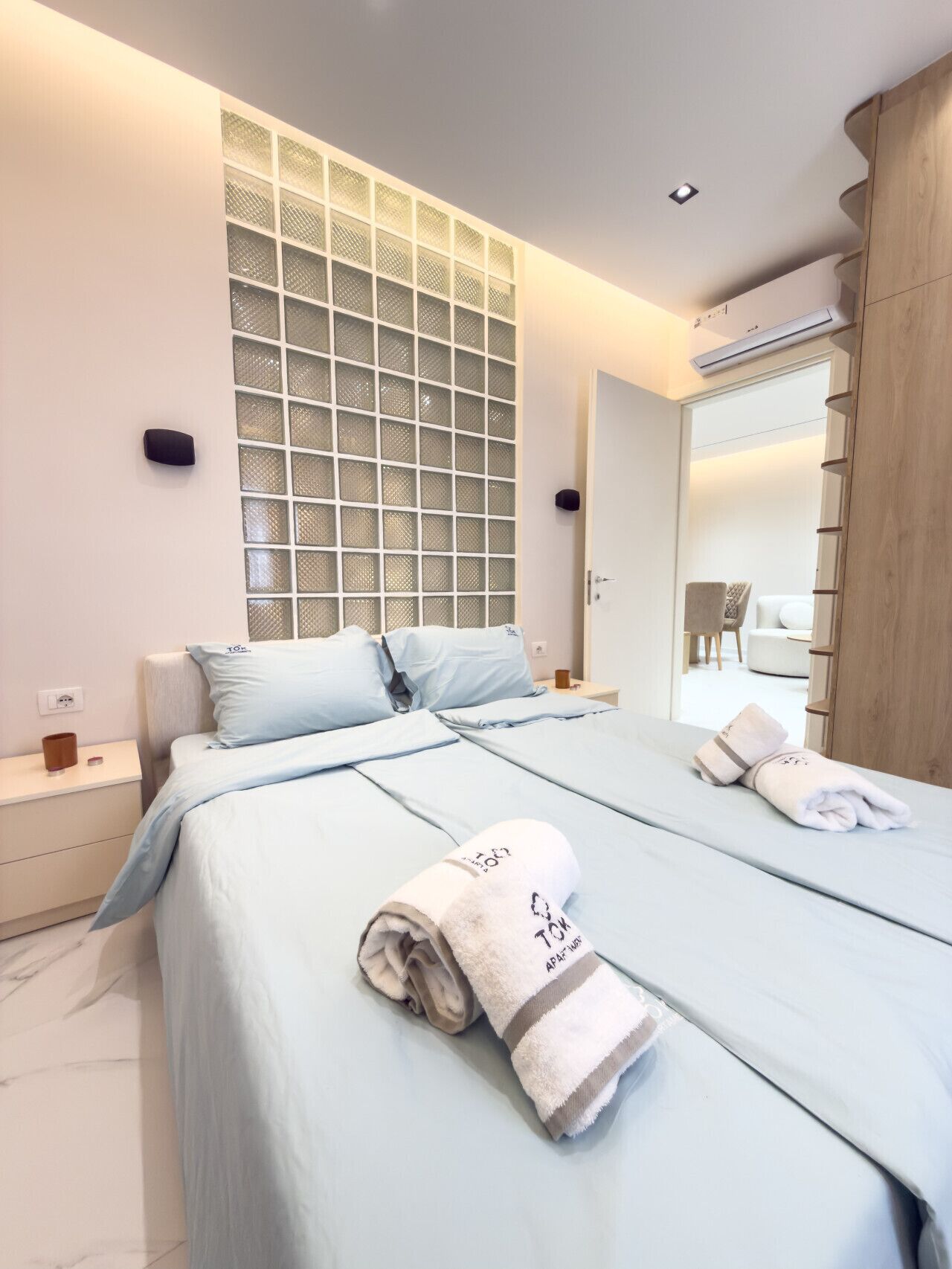 Iron/ironing board, WiFi, bed sheets