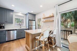 Fridge, microwave, oven, stovetop - Scenic Golf Front Condo with Large Deck, Resort Pool & Easy Beach Access (Hilton Head)