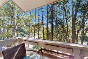 Property grounds - Family-friendly condo with top-floor balcony, complex pools, tennis, pickleball (Hilton Head)