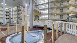Outdoor spa tub - Fun in the sun! Beach access, pools, hot tub and tennis courts (Hilton Head)