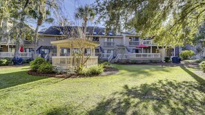Exterior - Bright and beautiful condo, 5 min to beach, golf and Van De Meer Tennis Courts (Hilton Head)