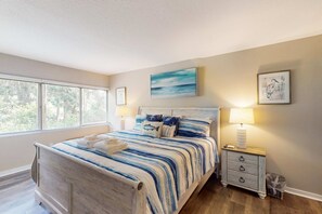 Iron/ironing board, WiFi, bed sheets - Coastal condo with outdoor pool, walk to beach and shopping (Hilton Head)