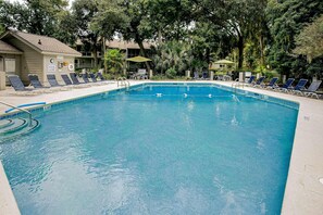 Pool - Pool view condo with screened in patio, complex pool/hot tub, near golf (Hilton Head)
