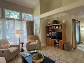 TV, offices - Coastal townhome with riverfront views, deck, & W/D - pool and athletic courts (Edisto Beach)