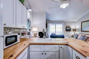 Interior - Edisto Island condo with private balcony, AC, & washer/dryer - near beach (Edisto Beach)