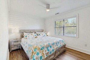 Iron/ironing board, WiFi, bed sheets - C Turtle (Edisto Beach)