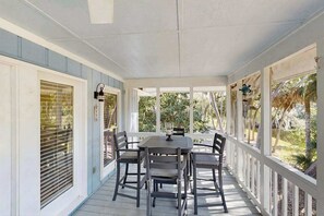 Outdoor dining - C Turtle (Edisto Beach)