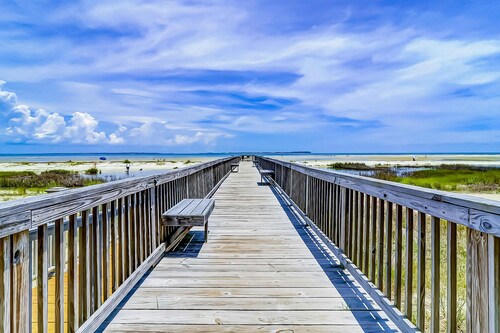 Second-floor condo in beachfront complex with pools, tennis & gym