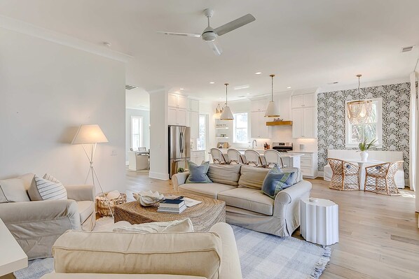 TV, offices - The Salty Monkey (Edisto Beach)