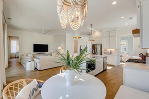 TV, offices - The Salty Monkey (Edisto Beach)