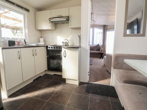 Cookware/dishes/utensils - Cornholme Lodge (Accrington)
