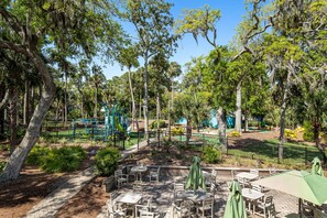 Outdoor dining - Spacious home near beach with access to resort amenities & free state park entry (Edisto Beach)