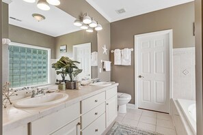 Shower, hair dryer, towels - Spacious home near beach with access to resort amenities & free state park entry (Edisto Beach)