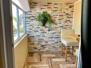 주니어 스튜디오, 발코니, 마당 전망 | 내부