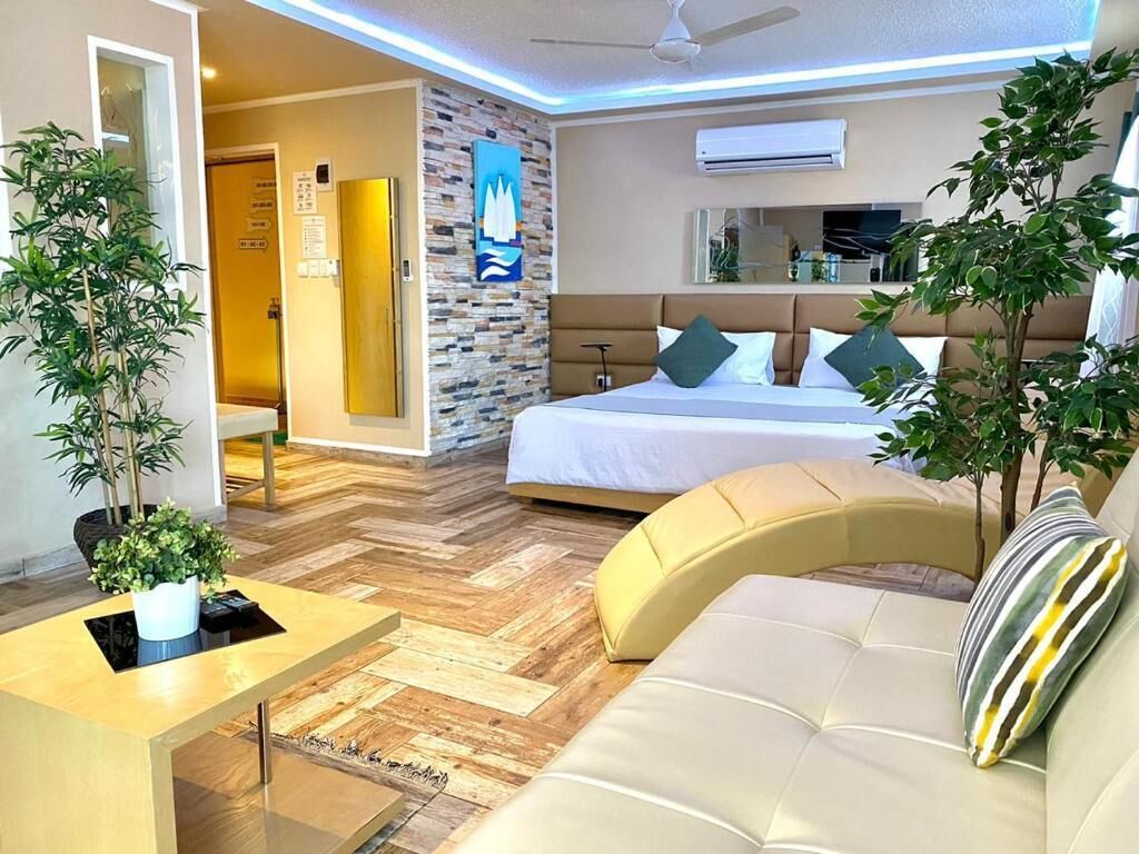 Estudio junior, balcón, vistas al patio