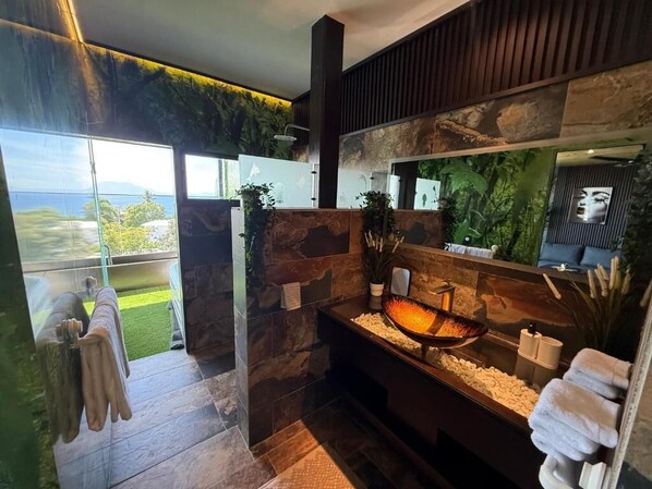 Luxury Suite, Balcony, Ocean View | Spa