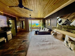 Luxury Room, Balcony, Ocean View | Interior