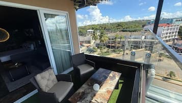 Chambre Luxe, balcon, vue ocĂ©an | Enceinte de lâhĂ©bergement